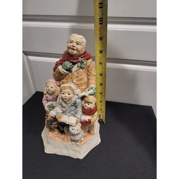 United Design Legend of Santa Claus Christmas Carolers Sculpture #336 "Read" - Picture 12 of 13